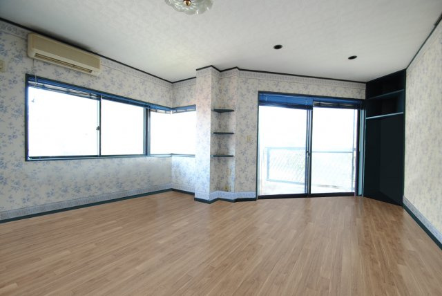 清瀬市野塩４丁目　中古住宅の居間・リビング|※家具を消す加工をしております。