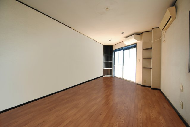 清瀬市野塩４丁目　中古住宅の居間・リビング|※家具を消す加工をしております。