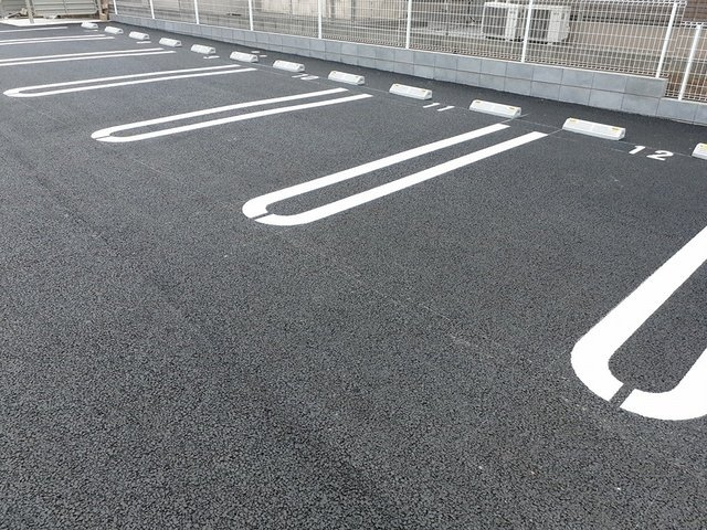 白山ヒルズDの駐車場