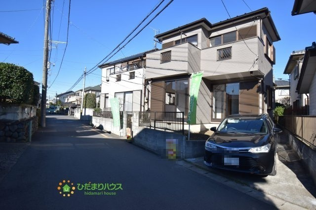 見沼区小深作　中古一戸建ての駐車場