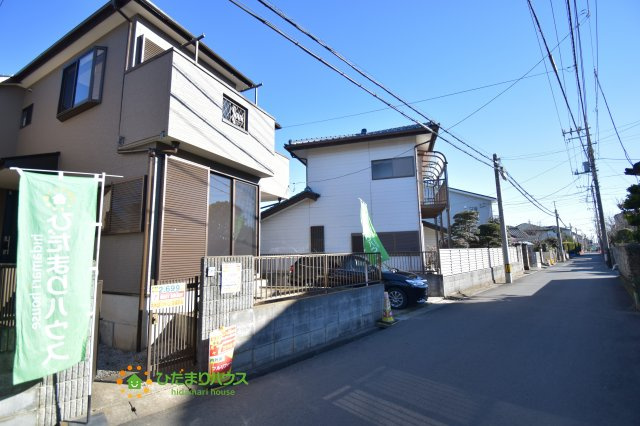 見沼区小深作　中古一戸建ての前面道路含む現地写真