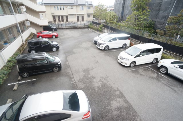 ベルデュール宝塚の駐車場