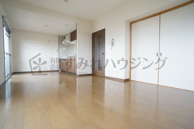 ベルデュール宝塚の居間・リビング|参考、同建物・同間取りの号室