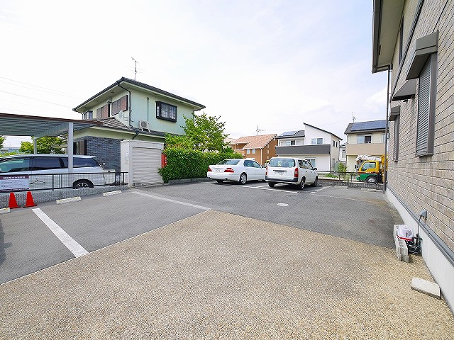 コート藍の駐車場|駐車場があるので、車を買う予定の方も安心です