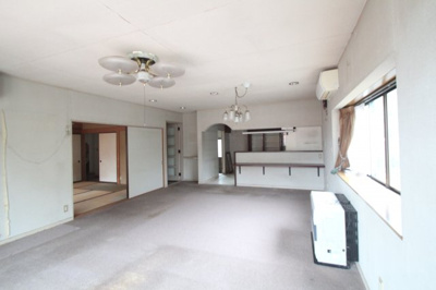 【居間・リビング】 | 坂田山２丁目中古住宅