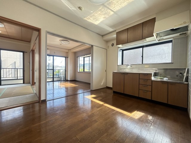 春日部市梅田本町２丁目の賃貸マンションの居間・リビング