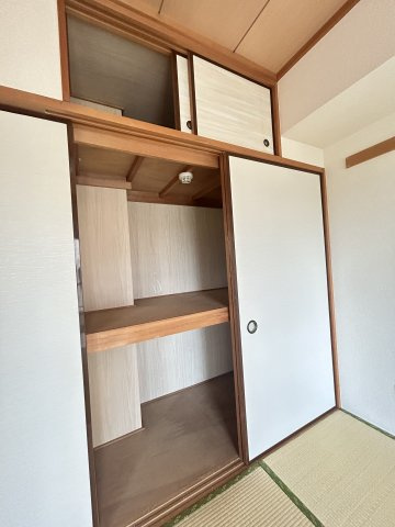 春日部市梅田本町２丁目の賃貸マンションの収納