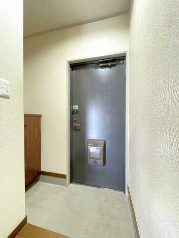 レインボーハイツの玄関