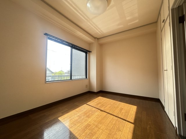 春日部市梅田本町２丁目の賃貸マンションの居間・リビング