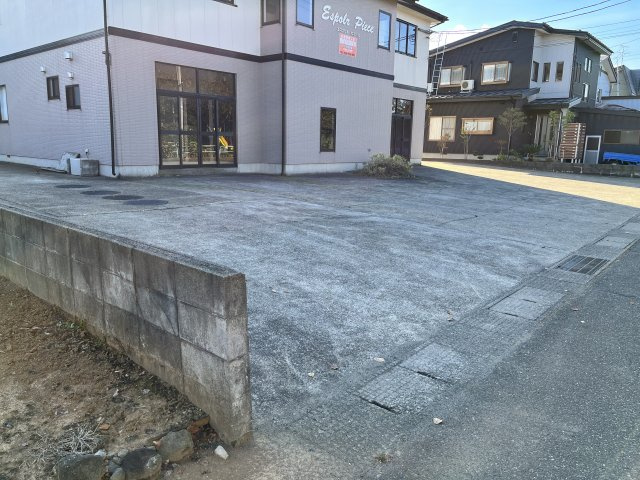 エスプワルピエースの駐車場