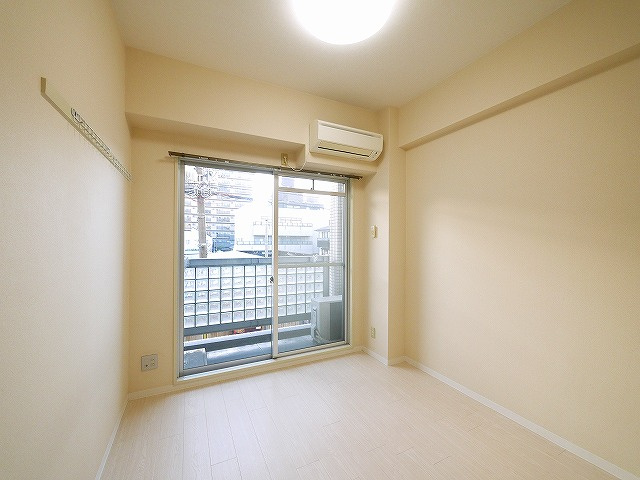 シティパレスＪＲ奈良Ｐ７の寝室|広くて明るい寝室