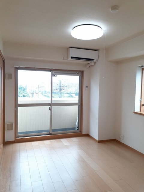 クレオ・テラ本八幡の居間・リビング