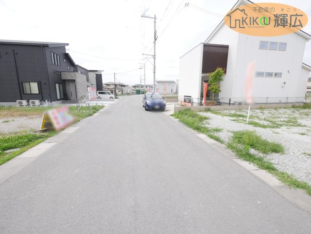 【前面道路含む現地写真】 | 高砂市荒井町小松原4丁目（全8）土地7号地 | 前面道路6ｍです。