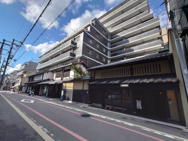 ◆駅徒歩６分＆３沿線利用可◆４階南東角住戸◆南向きバルコニー◆イーグルコート京都六角雅心庵の外観|外観