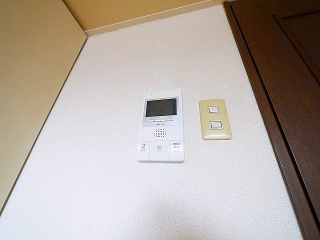 シティパレスやすらぎの道Ｐ５のセキュリティ|お顔が見えるモニター付きインターホンもございます。