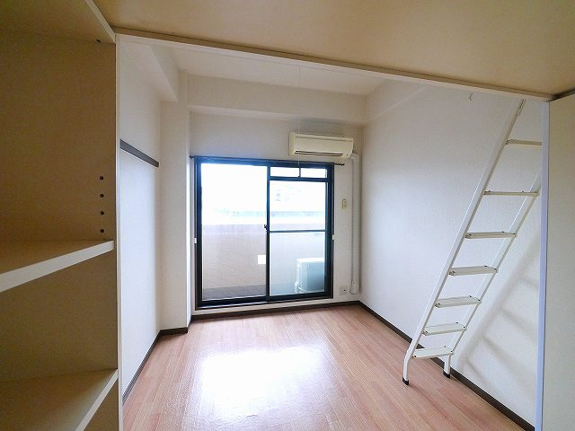 シティパレスやすらぎの道Ｐ５の居間・リビング|広々とした洋室です