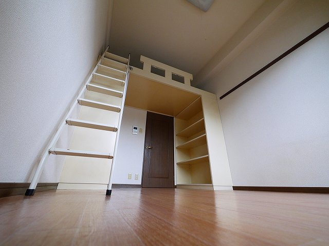 シティパレスやすらぎの道Ｐ５の居間・リビング|明るい洋室です。