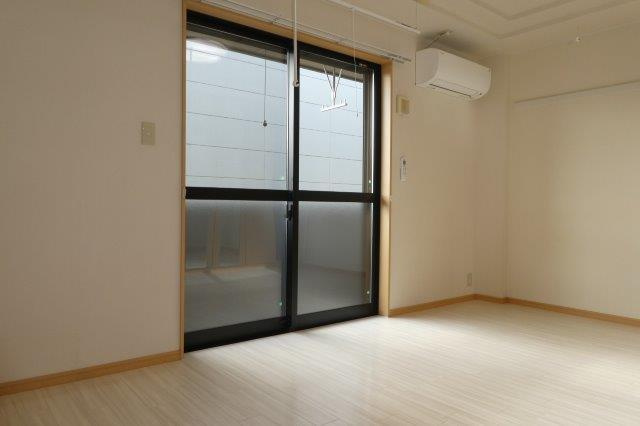 ネオソレイユの居間・リビング|洋室