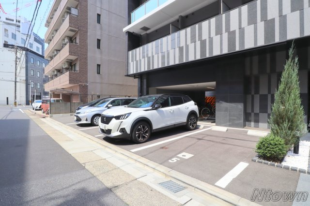 【駐車場】 | プレサンス千種駅前レイズ | カースペースがあります