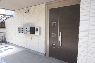 オートロック付の安心の入り口です