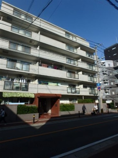 【外観】 | 七隈線・大牟田線の両方を利用できる薬院駅まで徒歩8分。徒歩圏内に生活利便施設が充実しているので、長く快適に暮らしていただけます！