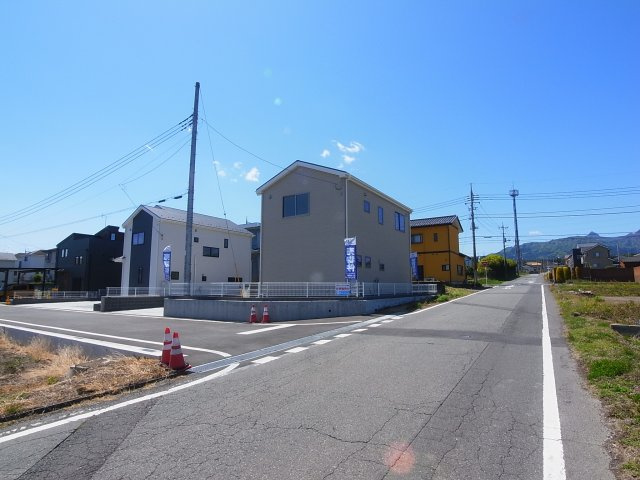 新築　北群馬郡吉岡町上野田第2　Livele Garden.S　1号棟の前面道路含む現地写真|現地写真　東側接道幅員約6.1ｍ