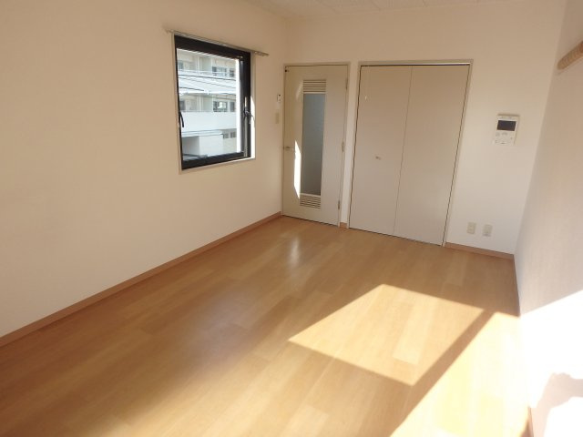 【寝室】 | パレ北昭和 | 落ち着いて過ごせるお部屋なので、寝室にいかがでしょうか