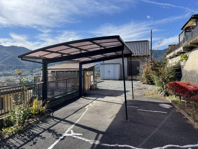 藤岡市鬼石　中古一戸建ての駐車場