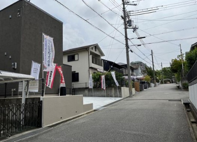 【前面道路含む現地写真】 | 神戸市垂水区本多聞４丁目　新築戸建　仲介手数料無料！ | 前面道路含む現地写真です