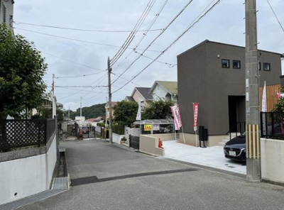 【前面道路含む現地写真】 | 神戸市垂水区本多聞４丁目　新築戸建　仲介手数料無料！ | 前面道路含む現地写真です