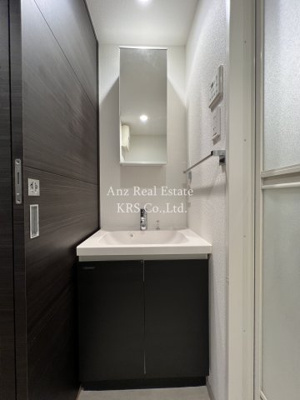 【洗面所】 | サムティ南堀江ＬＵＣＥ | 裏収納付きの独立洗面台です♪