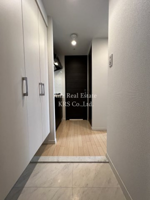 【玄関】 | サムティ南堀江ＬＵＣＥ | 玄関部分です♪天井高のシューズボックス付き！