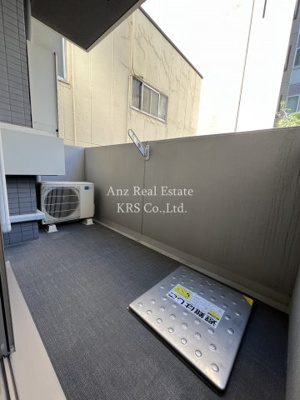 【バルコニー】 | サムティ南堀江ＬＵＣＥ | 物干し竿付き！広々としたバルコニー部分♪