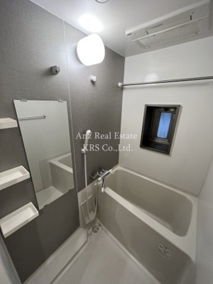 【浴室】 | サムティ南堀江ＬＵＣＥ | 浴室乾燥機付きで雨の日に便利！窓付きのお風呂♪