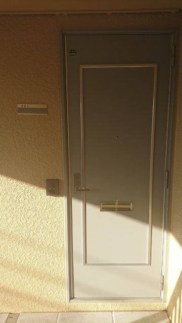 ゼルコバレジデンスA棟の玄関