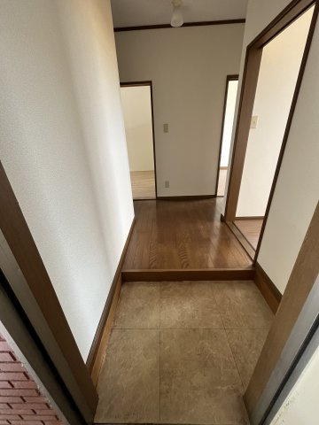 ハイツマルコーⅢの玄関