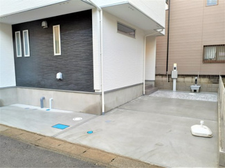 【駐車場】 | 2台駐車可（車種による）＜越谷市赤山町5丁目　新築戸建＞　