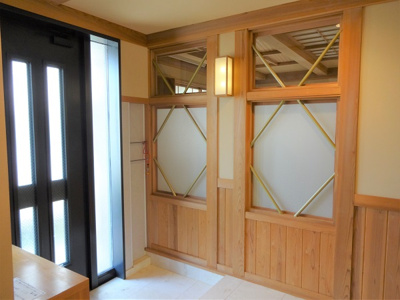 【玄関】 | 新千葉戸建貸家 | 大理石を使用した玄関ホール