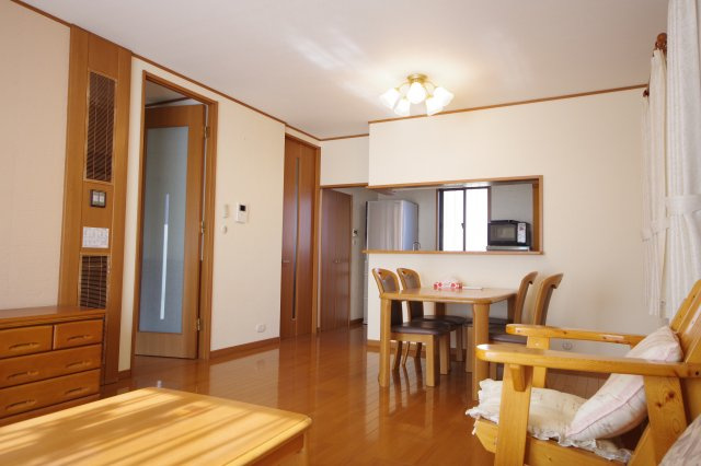 宇都宮市中今泉４丁目　中古戸建の居間・リビング|LDK約１６帖