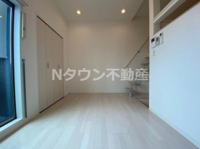 【居間・リビング】 | ルークス名古屋Ⅱ | ゆったりとしたリビングです