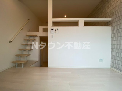 【居間・リビング】 | ルークス名古屋Ⅱ | 個人の部屋や寝室として使える洋室です