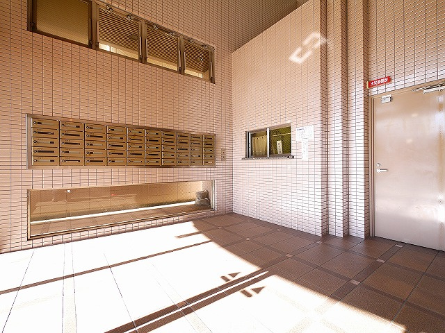 ライフコート富雄のエントランス