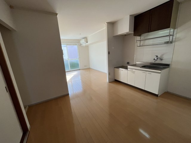 アメニティハイム本郷Dの居間・リビング|
