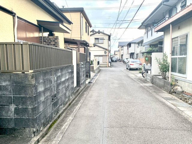 売土地　駿河区登呂６丁目の前面道路含む現地写真