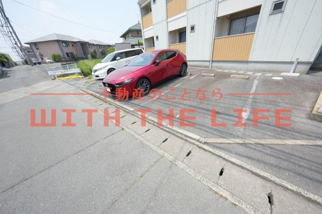 クレフラスト試験場前駅南【キャッシュバック対象物件】の駐車場|駐車スペースもあります