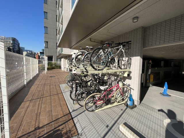 【その他共用部分】駐輪場になります。 