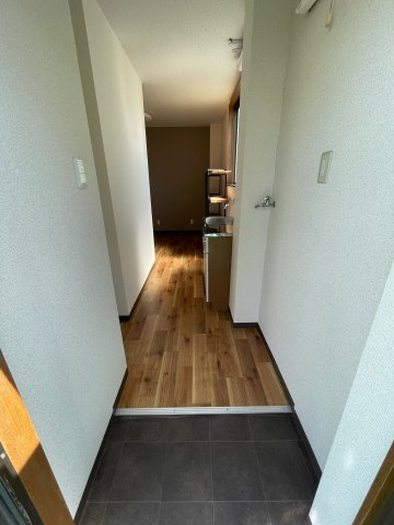 西尾ビルの玄関