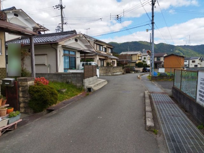 【前面道路含む現地写真】 | 篠町柏原川原垣内 建築条件無し売土地 | 道路幅員 約3.3ｍ