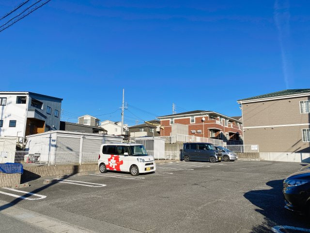 ラフィネＭの駐車場