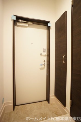 R-smart光 新町の玄関|写真は同施工会社の類似物件となります。